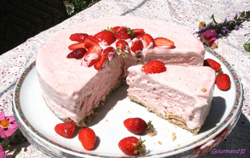 gâteau glacé aux fraises, fraises, recette de gâteau sans cuisson